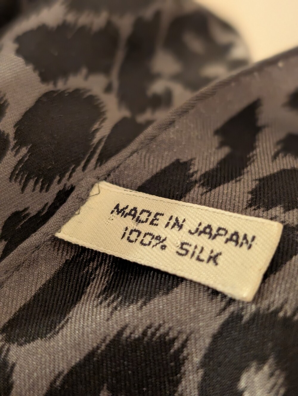 Ann Taylor Leopard Print Silk Scarf in Black ,Gray White .100%silk,Made In Japan - Picture 3 of 5